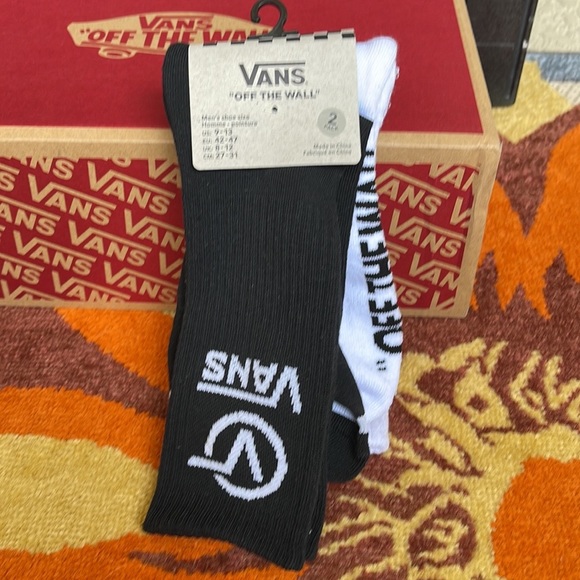 VANS “Off The Wall” Men’s 2 socks set 
NWT - Picture 6 of 16